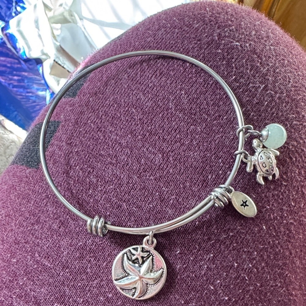 Stack of 9 mixed metal Charm Bangles - Layered Bracelet Set - Picture 3 of 10